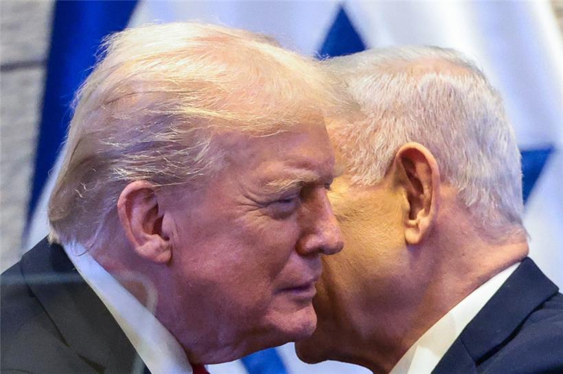 Präsident Donald Trump spricht mit Israels Ministerpräsident Benjamin Netanjahu in der Knesset
