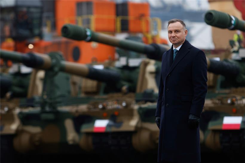 Präsident Duda und der polnische Verteidigungsminister begrüßten die erste Lieferung von Panzern und Panzerhaubitzen aus Südkorea und freuten sich über die rasche Umsetzung einer im Sommer unterzeichneten Vereinbarung angesichts des Krieges in der Ukraine
