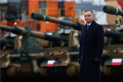 Präsident Duda und der polnische Verteidigungsminister begrüßten die erste Lieferung von Panzern und Panzerhaubitzen aus Südkorea und freuten sich über die rasche Umsetzung einer im Sommer unterzeichneten Vereinbarung angesichts des Krieges in der Ukraine
