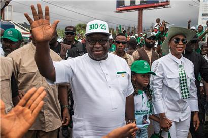 Präsident Julius „Maada“ Bio bei einem Wahlkampfauftritt in der vergangenen Woche
