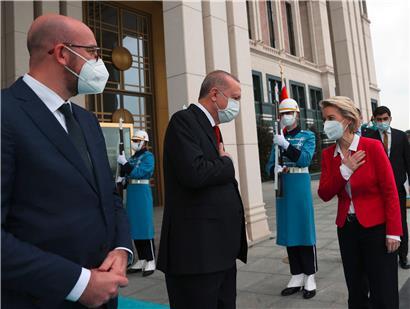 Präsident Recep Tayyip Erdogan empfing den Besuch aus Brüssel vor seinem Palast
