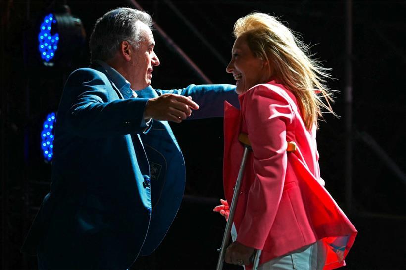 Präsidentschaftskandidat des Linksbündnisses Frente Amplio, Yamandú Orsi, und seine Vizepräsidentschaftskandidatin Carolina Cosse am 22. Oktober im Wahlkampf in der uruguayischen Hauptstadt Montevideo
