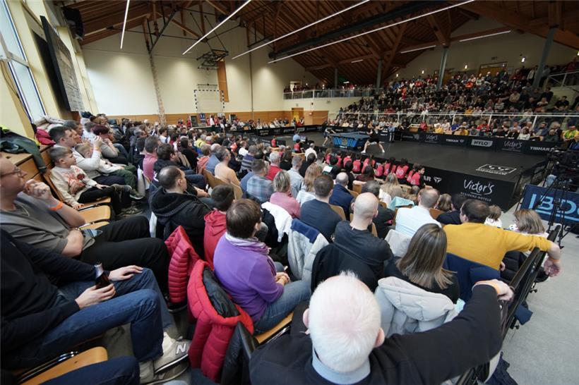 Prall gefüllte Berburger Halle beim Bundesliga-Gastspiel in Luxemburg