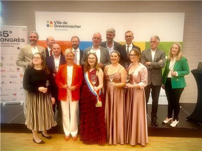 Preisverleihung in Grevenmacher mit Luxemburger Medaillengewinnern, Politikern sowie Weinköniginnen und Weinkronprinzessinnen am Abend