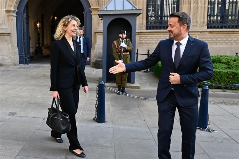 Premier Bettel kämpft auf zwei Fronten gleichzeitig: Während Déi Gréng mit der Affäre Dieschbourg ringen und Joëlle Welfring neue grüne Ministerin ist, fliegt Bettels Verhandlungsstil ihm um die Ohren: Die Spezialkommission „Tripartite“ esaklierte jüngst nicht zuletzt, weil die Verhandlungen überstürzt abgebrochen wurden und zahlreiche Details unklar waren.
