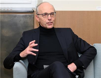 Premier Luc Frieden
