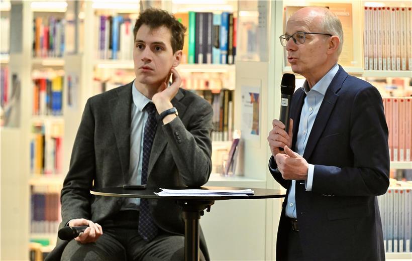 Premier Luc Frieden und CEO Arthur Mensch verkünden Zusammenarbeit zwischen Mistral AI und Luxemburger Staat bei offizieller Pressekonferenz