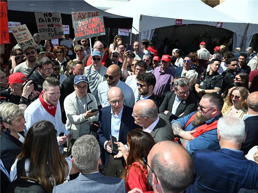 Premier Luc Frieden und Arbeitsminister Marc Spautz bei offizieller Veranstaltung in Luxemburg