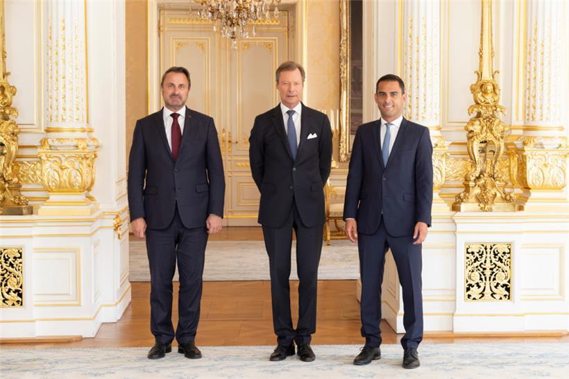 Premier Xavier Bettel, Großherzog Henri und der neue Minister Max Hahn