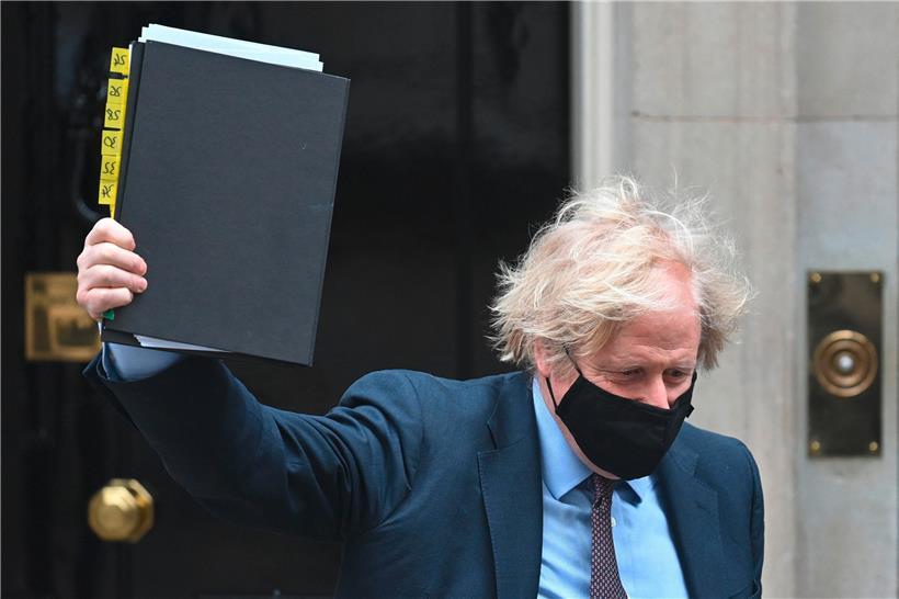 Premierminister Boris Johnson auf dem Weg zum Unterhaus, um dort die neue Außen- und Sicherheitspolitik seiner Regierung vorzustellen
