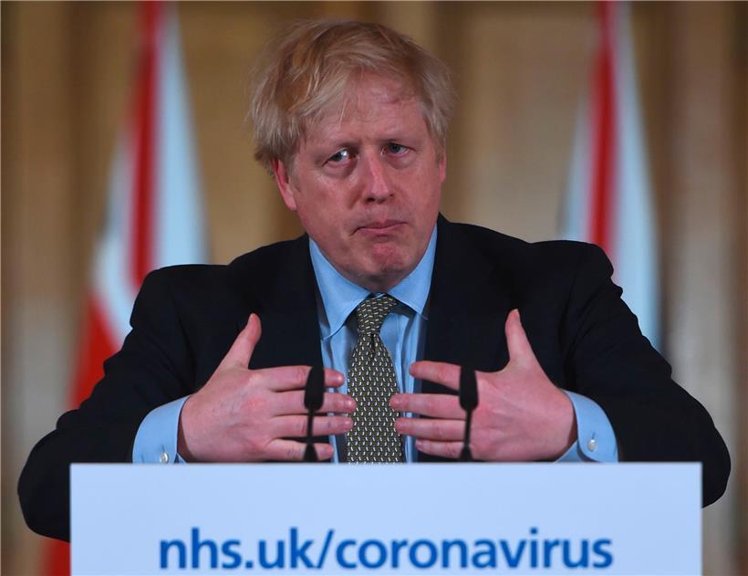 Premierminister Boris Johnson hat ernste Konsequenzen wegen der Coronskrise lange vor sich hin geschoben.  
