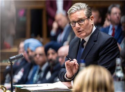 Premierminister Keir Starmer bei einer Rede vor den entscheidenden Regional- und Lokalwahlen, innerparteilicher Druck steigt