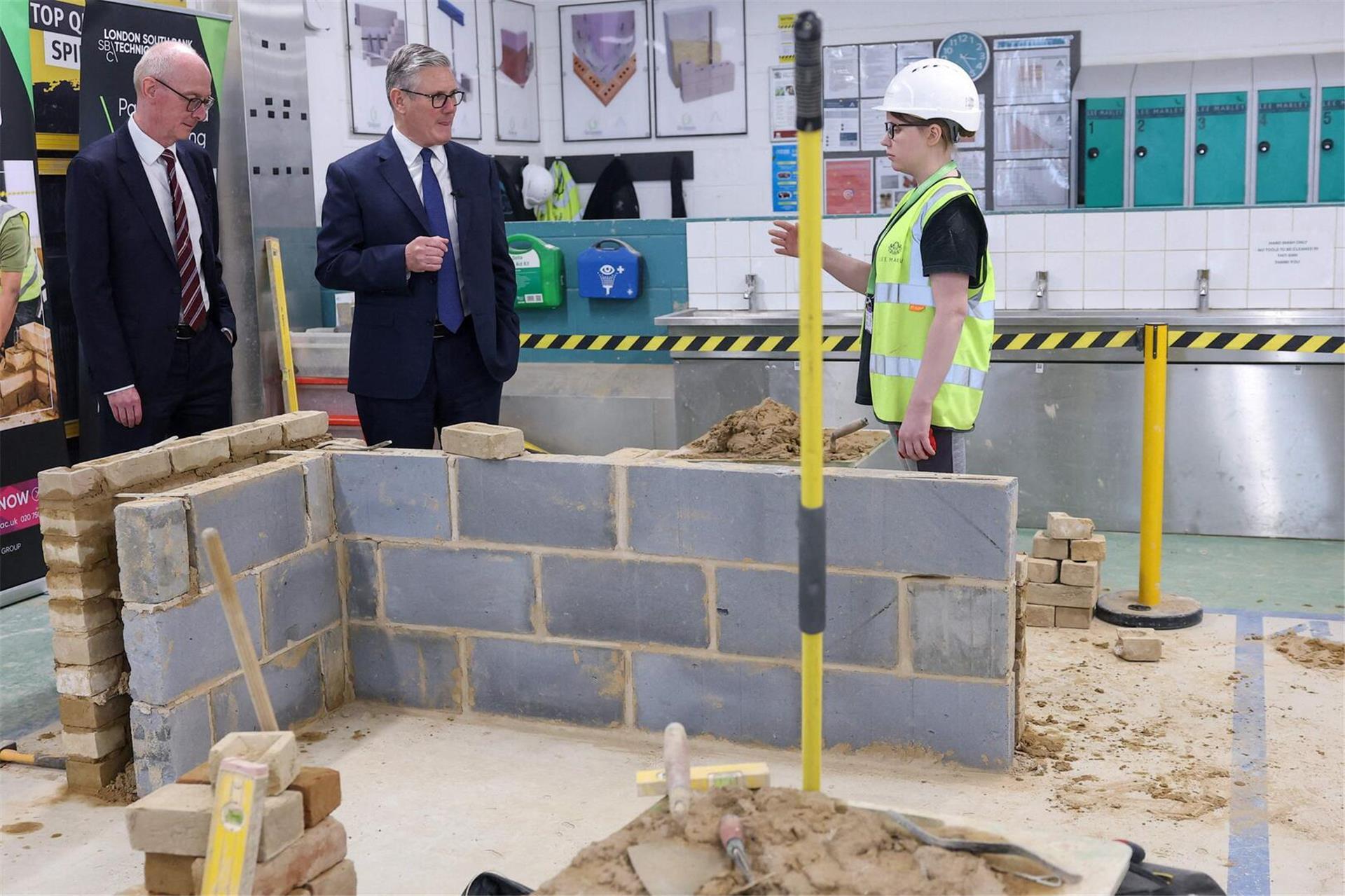 Premierminister Keir Starmer und Arbeitsminister Pat McFadden besuchen Ausbildungsstätte für Baugewerbe-Berufe