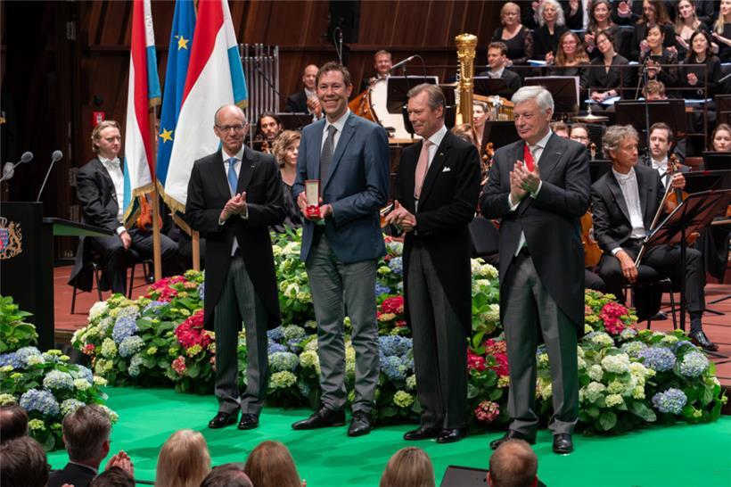 Premierminister Luc Frieden, der Geehrte Patrick de la Hamette, Großherzog Henri und Chamberpräsident Claude Wiseler (von links nach rechts)
