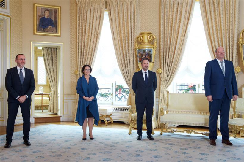 Premierminister Xavier Bettel (2.v.r.) mit seinen drei neuen Kabinettsmitgliedern Georges Engel (l.), Yuriko Backes und Claude Haagen
