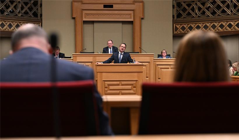 Premierminister Xavier Bettel musste sich im Parlament für das neue Tripartite-Abkommen verantworten. Doch heftige Kritik blieb aus.
