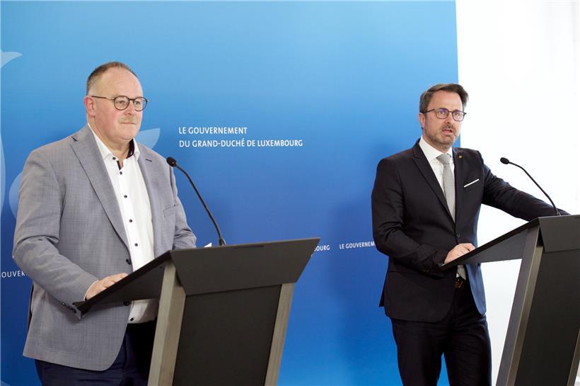 Premierminister Xavier Bettel und der stellvertretende Gesundheitsminister Romain Schneider appellieren weiter an die Geduld der Bevölkerung. Für weitreichende Lockerungen sei es noch zu früh. Die Zahlen aber seien stabil. 
