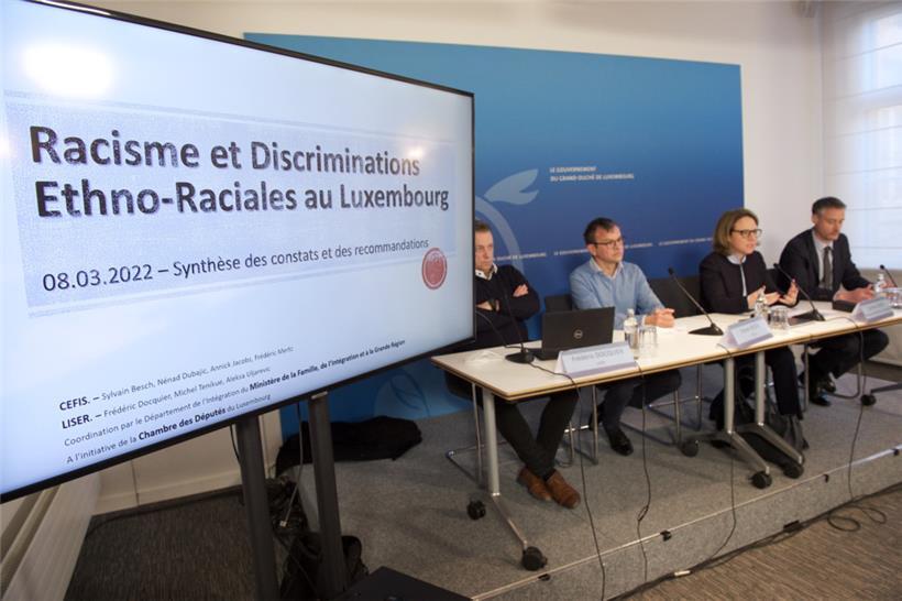Présentation des résultats de l’étude „Le racisme et les discriminations ethno-raciales au Luxembourg“. De gauche à droite: Frédéric Docquier, Sylvain Besch, Corinne Cahen, Jacques Brosius
