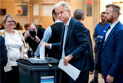 President of the far-right Party for Freedom (PVV) Geert Wilders casts his vote for the House of Representatives elections at City Hall in The Hague on October 29, 2025. The Dutch headed to the polls on October 29, 2025 for a snap election seen as a litmus test for the strength of the far-right, which…
