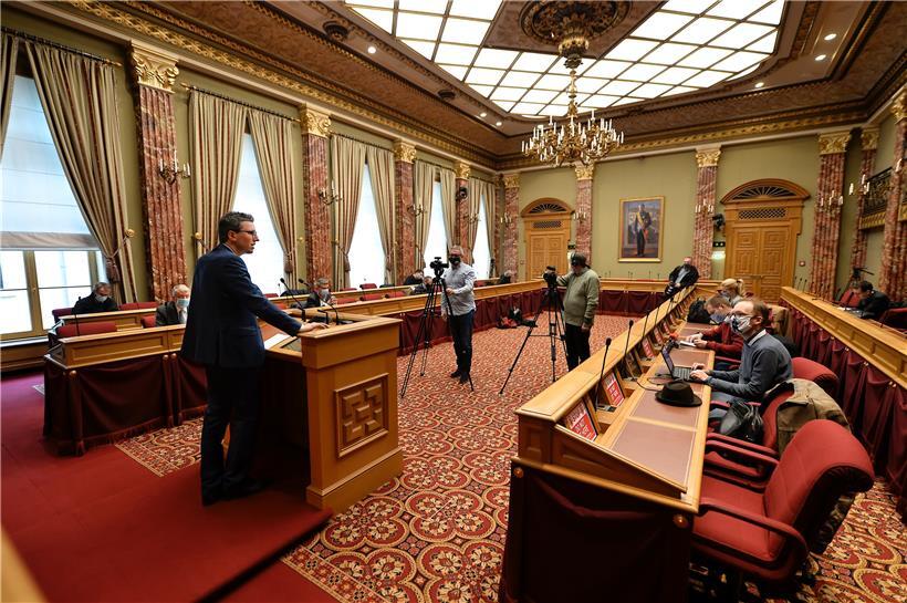 Pressekonferenz der Oppositionsparteien im eigentlichen Plenarsaal der Chamber
