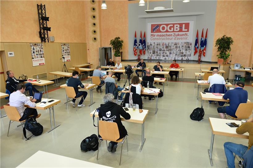 Pressekonferenz mit Distanz: Gabriel Bettembourg (Präsident der Düdelinger Delegation), Jean-François Verduci (Vizepräsident der Düdelinger Delegation), Alain Rolling (beigeordneter Zentralsekretär des Syndikats Chemie des OGBL), Antoine Iacopino (Vizepräsident der Delegation Bascharage) und Vincent Collin (Präsident der Delegation Bascharage) fordern Informationen und Zusicherungen von der Direktion
