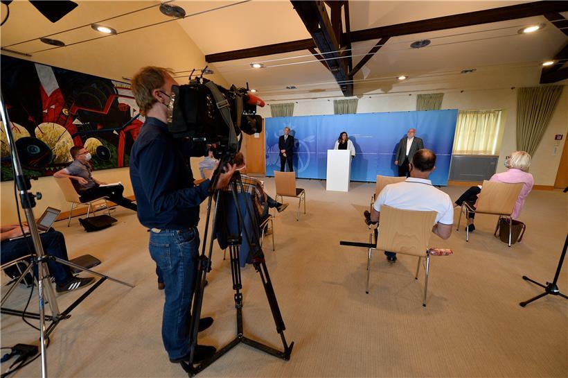 Pressekonferenz mit zweistündiger Verspätung; ein prinzipiell gutes Zeichen für den Verlauf der  Gespräche  
