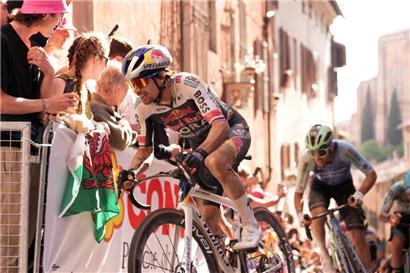 Primoz Roglic rutscht in der Gesamtwertung auf den zehnten Platz ab
