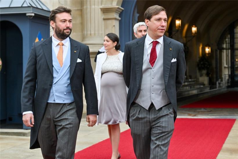 Prinz Sébastien und Prinz Louis auf dem Weg in die Chamber