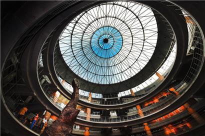 „Private Art Kirchberg“ ermöglicht einen anderen Blick auf das Viertel – oder wie hier auf die Deutsche Bank
