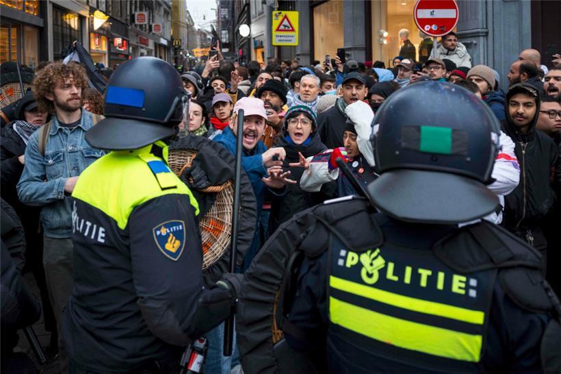 Pro-palästinensische Demonstranten in Amsterdam

