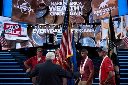 Proben für den großen Auftritt: Im „Fiserv Forum“ in Milwaukee laufen die letzten Vorbereitungen für den Parteitag der Republikaner
