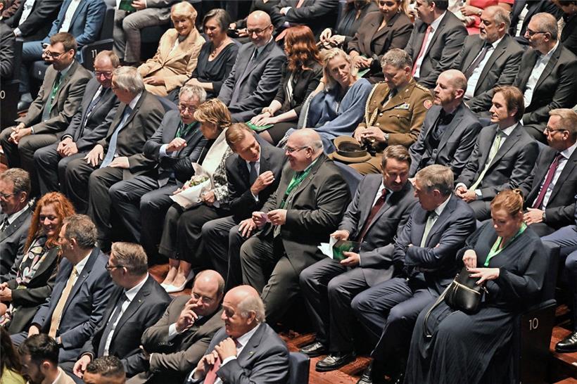 Prominenz zum Hundertsten …
