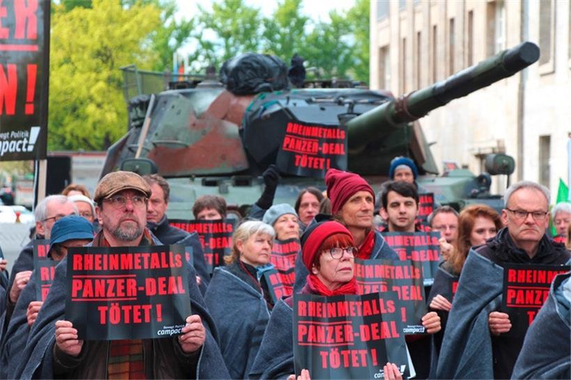 Protest gegen Rheinmetall, einen der größten Rüstungsproduzenten in Deutschland
