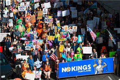 Protest in Portland gegen Donald Trump: Der würde die Protestler am liebsten mit Fäkalien überziehen
