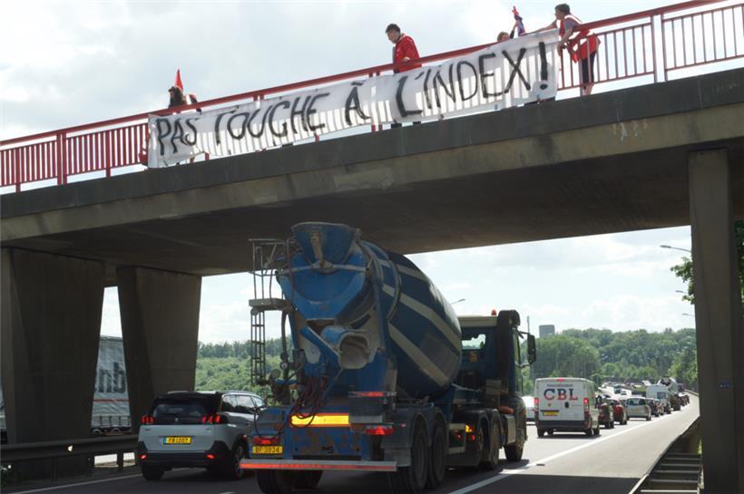 Protestaktion des OGBL 2022, nachdem die Tripartite beschlossen hatte, die Auszahlung von Indextranchen zu verschieben
