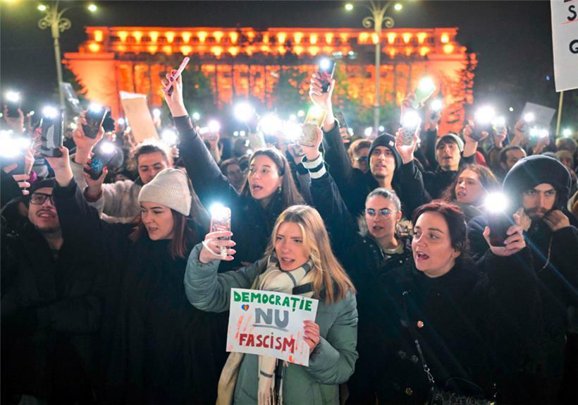 Proteste in Bukarest: Vor allem junge Menschen wollen keine Rechtsextremen an der Spitze des Staates oder an dessen Schaltstellen
