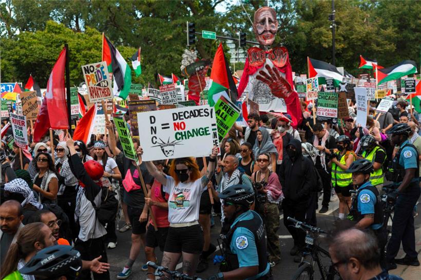 Proteste vor den Türen des Kongresses
