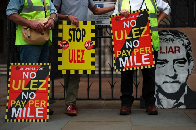 Protestler vor einem britischen Gericht wollen keine Maßnahmen für eine bessere Luftqualität
