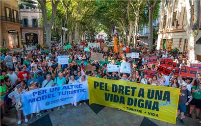 Protestveranstaltung im Juni in Palma de Mallorca gegen die Auswüchse des Massentourismus 
