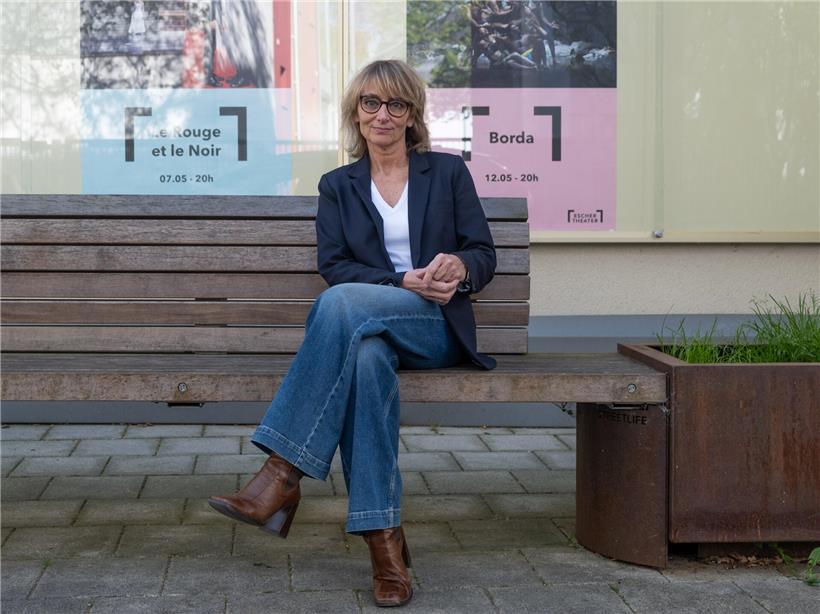 Psychotherapeutin Hélène Romano berät Opfer von coercive control (Zwangskontrolle) in einfühlsamer Therapiesitzung