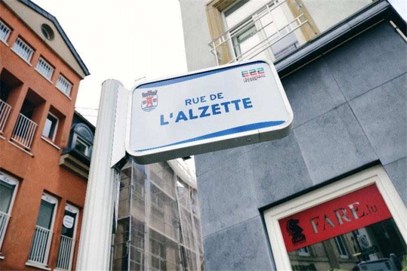 Pünktlich zum Start der Europäischen Kulturhauptstadt präsentieren sich Eschs Straßenschilder im neuen Look
