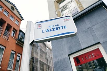 Pünktlich zum Start der Europäischen Kulturhauptstadt präsentieren sich Eschs Straßenschilder im neuen Look
