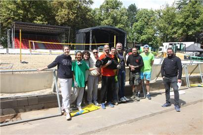 Puh, geschafft! Zu sehen ist nur ein Teil der ehrenamtlichen Helfer. Insgesamt waren rund 50 im Einsatz.
