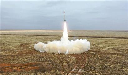 Putin hat unmittelbar vor dem Angriff auf die Ukraine demonstrativ ein Manöver an der Grenze angesetzt, bei dem auch Iskander-Raketensysteme erprobt wurden, die nuklear bestückt werden können
