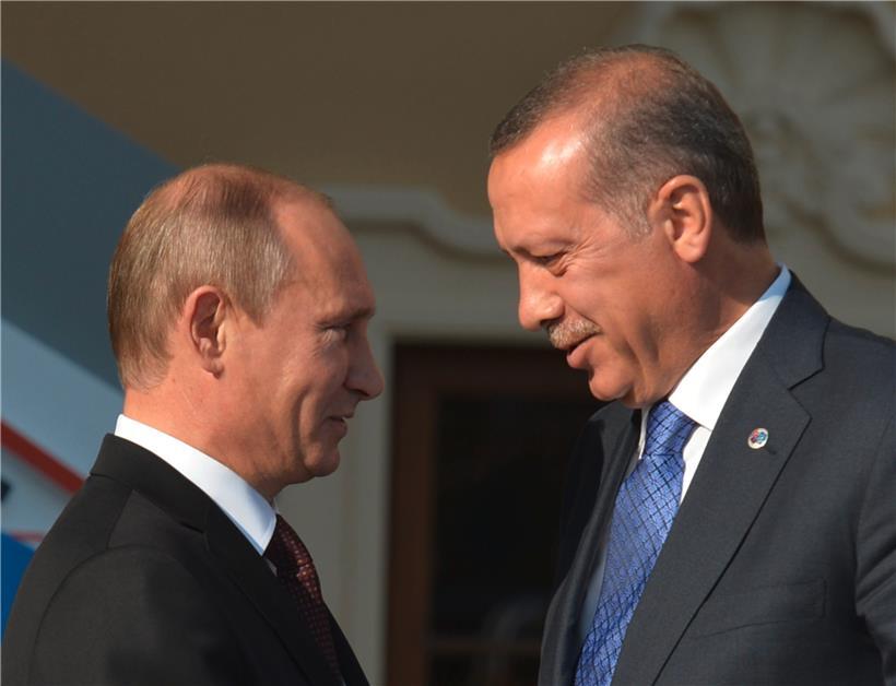 Putin und Erdogan (v.l) erwarten ein „schwieriges Treffen“
