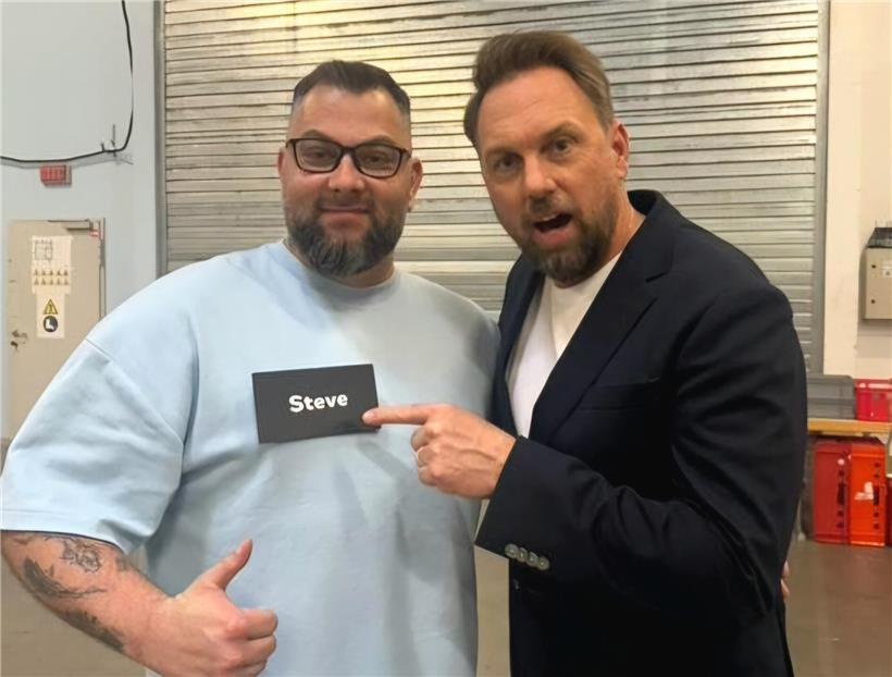 Steven Gätjen als Quizmaster der Yes or No Games, deutscher Moderator in Fernsehshow