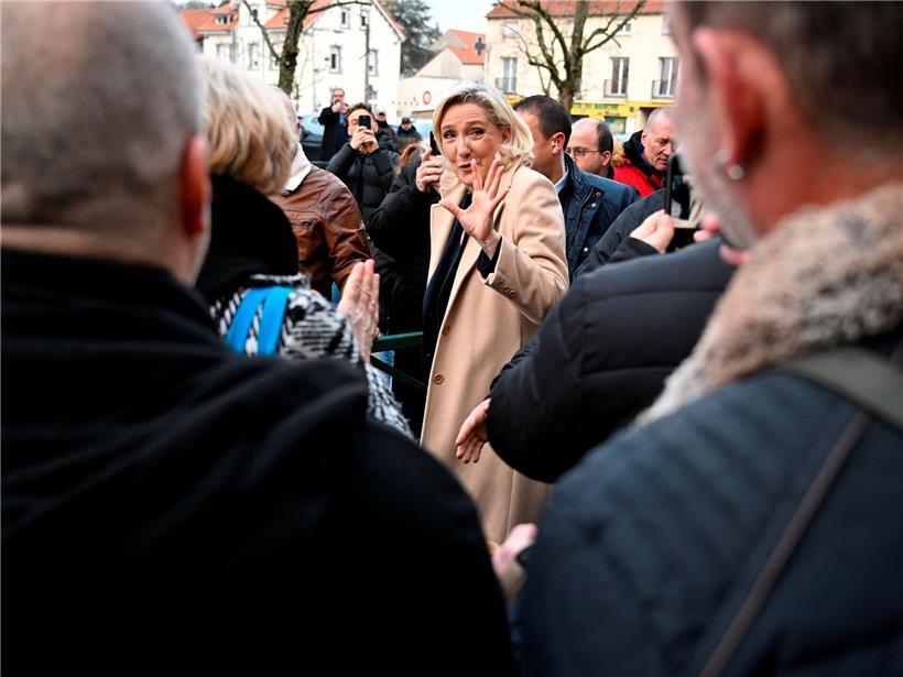 Marine Le Pen bei Wahlkampfveranstaltung in Saint-Avold zur Unterstützung von RN-Kandidaten, Januar 2024