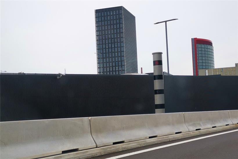 Radarfalle an der Tunneleinfahrt auf der Liaison Micheville in Belval
