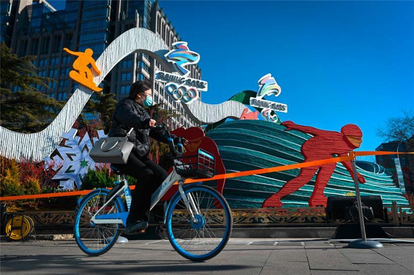 Radeln mit Maske in Peking
