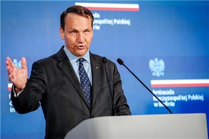 Radoslaw Sikorski, Außenminister von Polen, schließt eine versehentliche Luftraumverletzung aus
